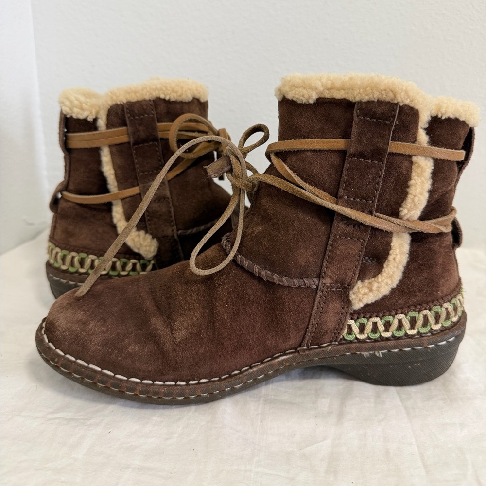 Ugg Cove Dark brown ankle boots 5178 Genuine Sheepskin size 7 - Picture 6 of 14